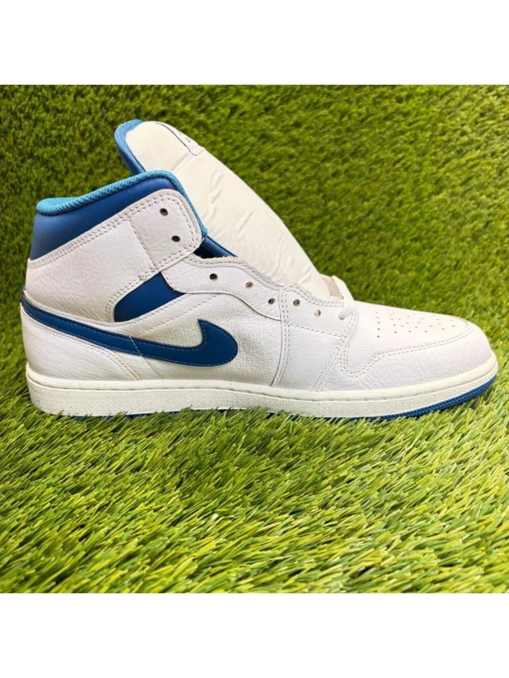 Nike Air Jordan 1 Mid SE Mens Size 10.5 White Blue Basketball Shoes Sneakers